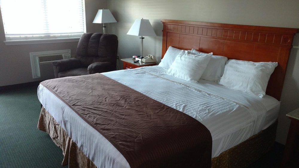 Hurricane Inn - photo 13
