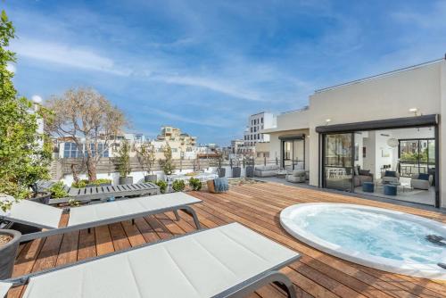 Noga Penthouse with jacuzzi and Parking — 4-Star Luxury Hotel in Tel Aviv, Israel