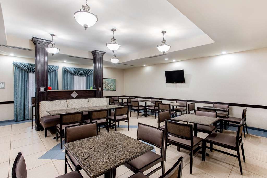 La Quinta Inn & Suites Indianapolis Airport West - photo 29
