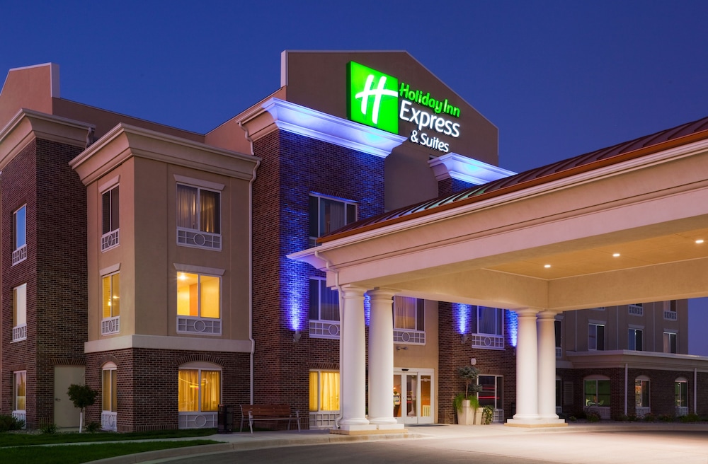 Holiday Inn Express & Suites Minot by IHG - photo 35
