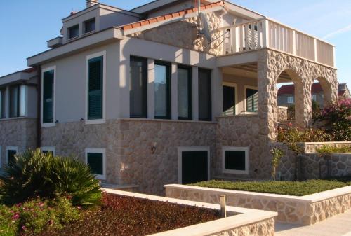 Apartment Lucija — 4-Star Luxury Hotel in Tisno, Croatia