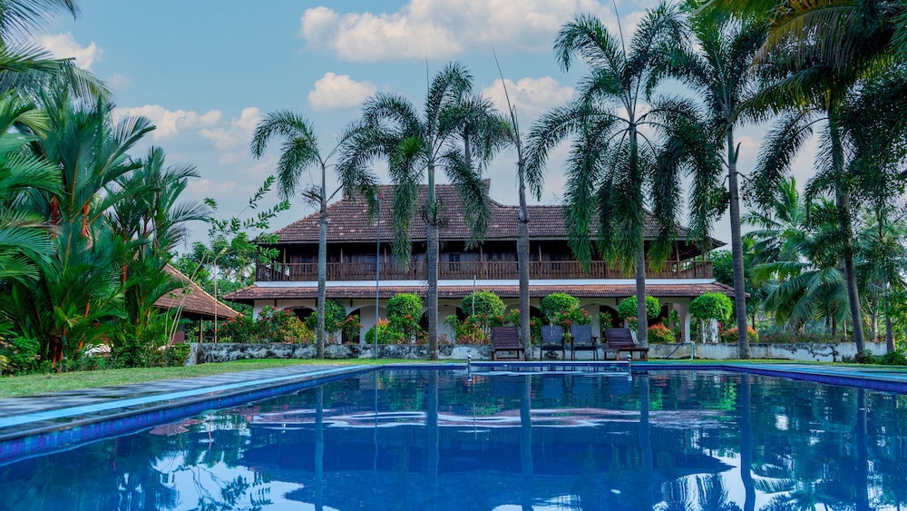 Kumarakom Heritage Kumarakom — hotel in Vaikam