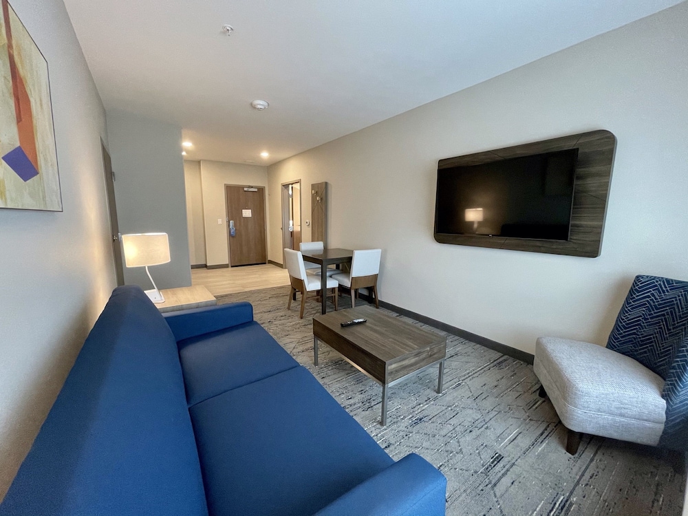 Holiday Inn Express & Suites Ft. Smith Airport by IHG - photo 2