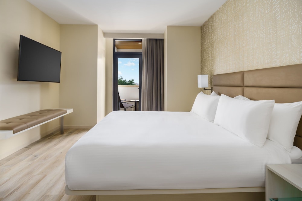 AC Hotel by Marriott Naples 5th Avenue - photo 28