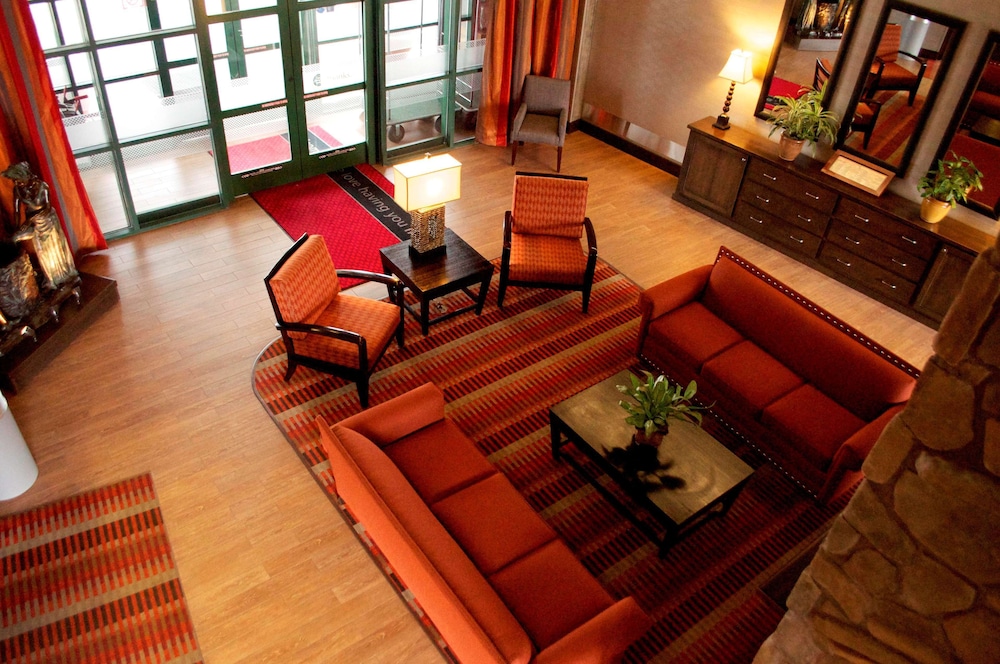 Hampton Inn & Suites Flagstaff - photo 2
