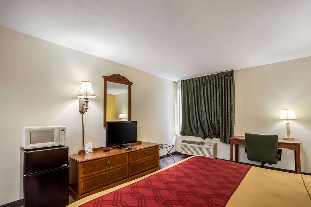 Econo Lodge Inn & Suites Fairview Heights St. Louis - photo 8