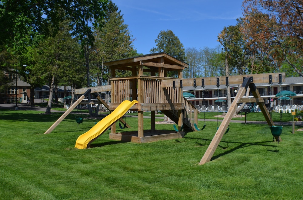 Amber's Inn & Suites - photo 41