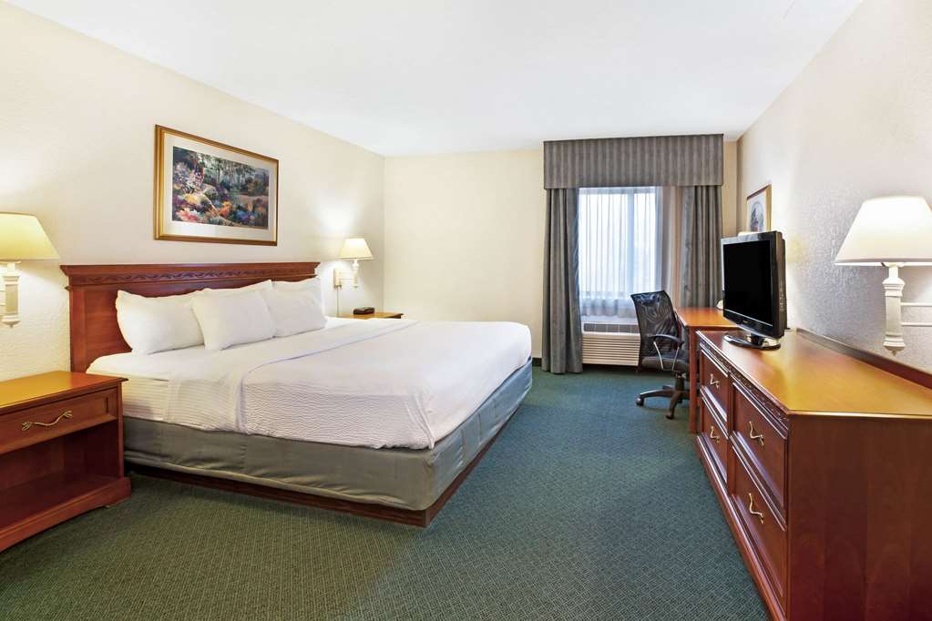 La Quinta Inn by Wyndham Detroit Canton - photo 28
