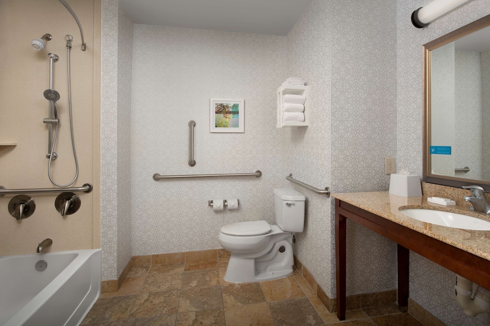 Hampton Inn & Suites Holly Springs - photo 24