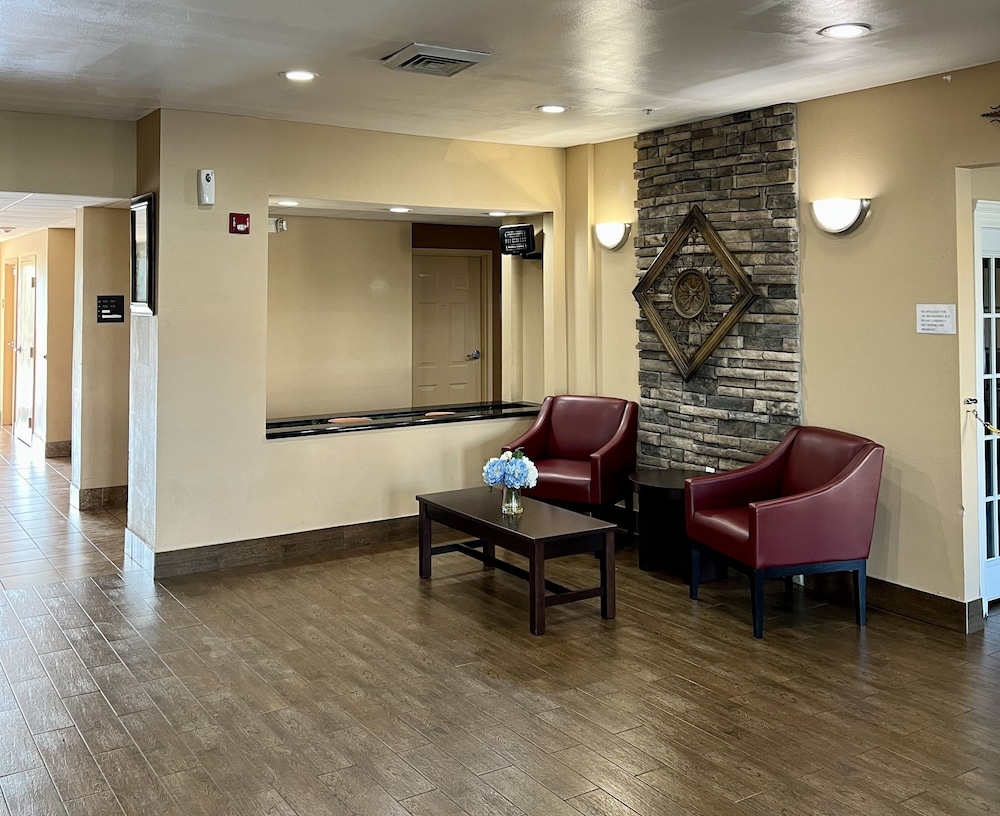 Saffron Inn & Suites - photo 10
