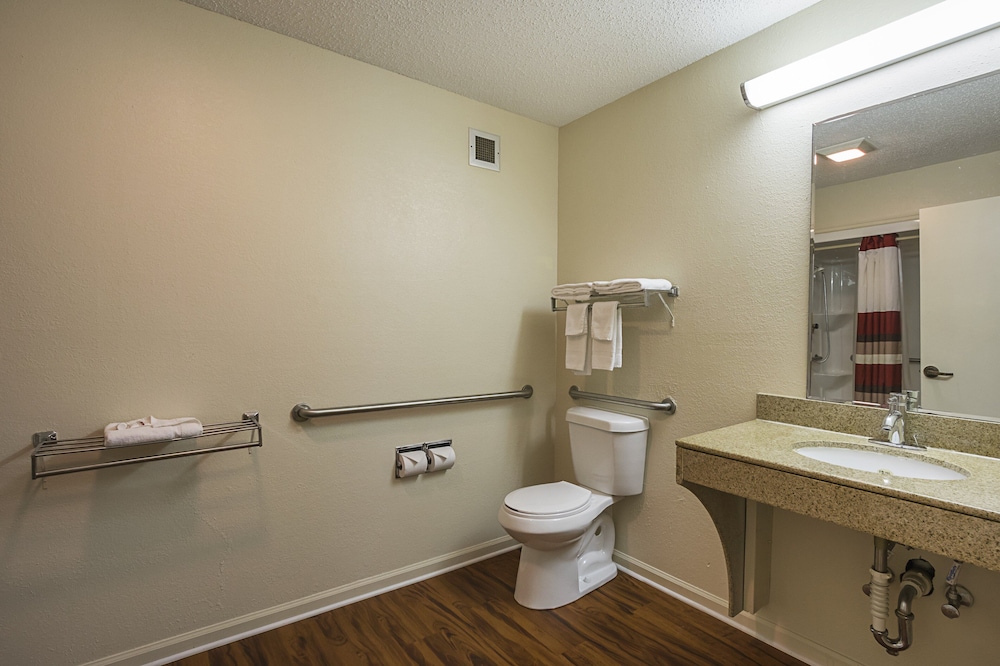 Red Roof Inn & Suites Scottsboro - photo 29