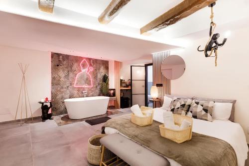 Jacuzzi Centro Storico La goccia di S.Gennaro — 4-Star Luxury Hotel in Naples, Italy