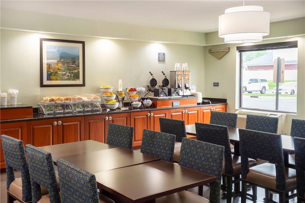Comfort Suites Outlet Center - photo 30