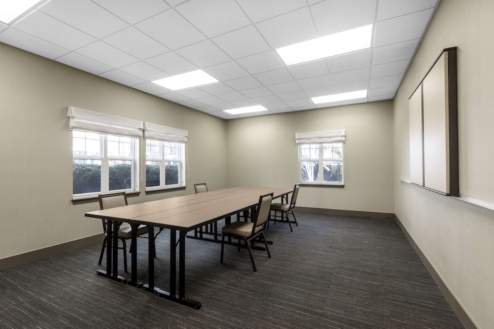 Homewood Suites by Hilton Newark Fremont - photo 34