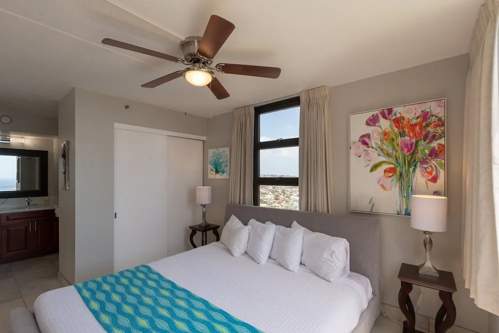 Newly Remodeled Corner Unit at the Waikiki Banyan with Diamond Head Views - photo 3
