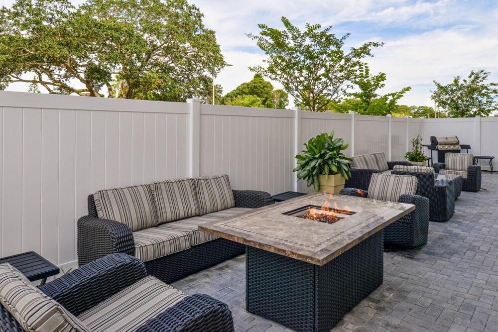 Holiday Inn Express & Suites St. Petersburg Madeira Beach by IHG - photo 78