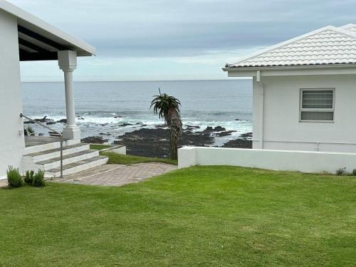 Waters Edge Beach House — 4-Star Luxury Hotel in Port Elizabeth, South Africa