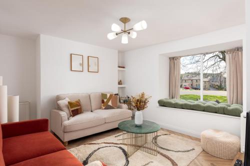 Luxe Design Heart Of Rothbury Sleeps 8 — Rothbury