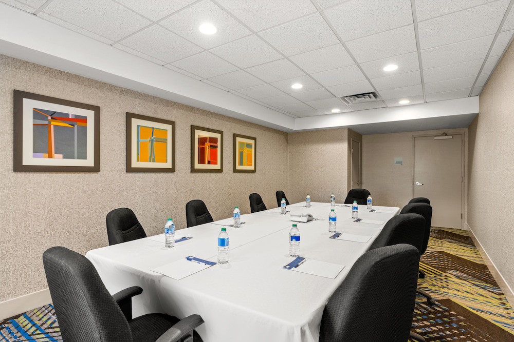 Holiday Inn Express & Suites Sumner Puyallup Area - photo 25