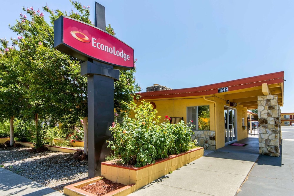 Econo Lodge Fairfield - photo 23