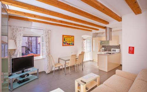 Apartments Espana 2 — 4-Star Luxury Hotel in Dubrovnik, Croatia