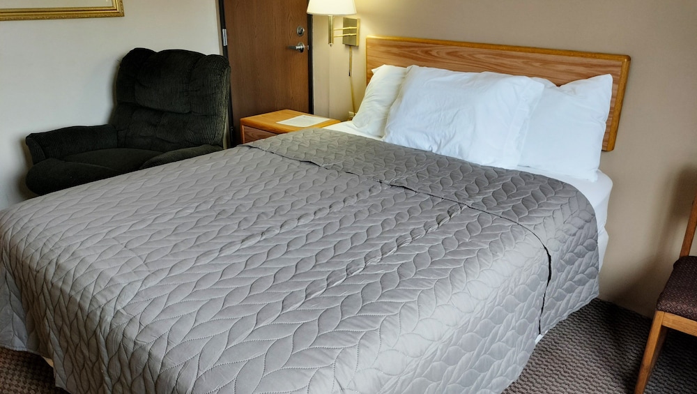 Magnuson Hotel Ironwood - photo 9