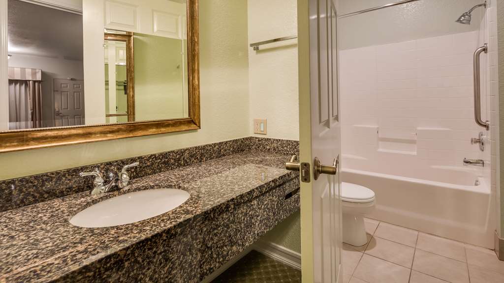 Best Western Plus Bayshore Inn - photo 43