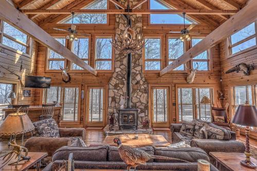Blue Ridge Bliss Spacious Cabin Pets Hot Tub — 4-Star Luxury Hotel in Blue Ridge, United States
