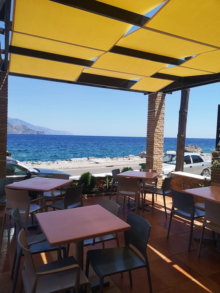 On The Rocks — hotel in Palaiochora