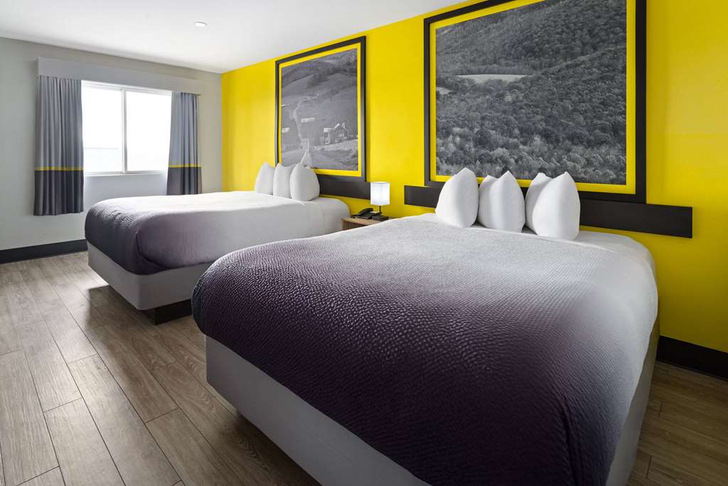 Super 8 by Wyndham Hazleton - photo 23