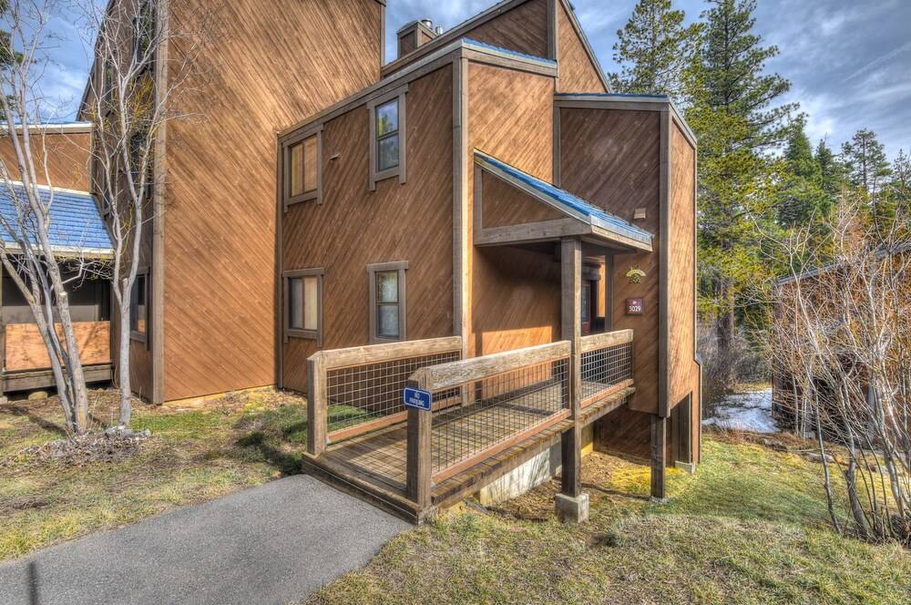 Silver Tree Sanctuary in Aspen Grove - featured photo
