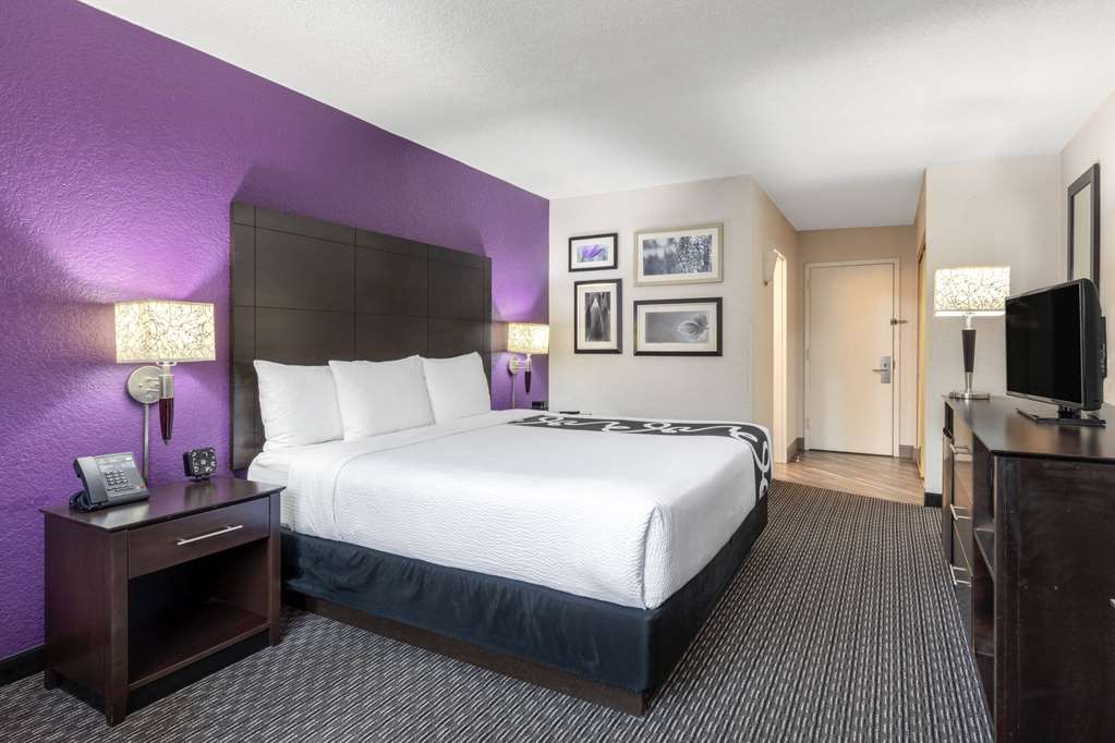 La Quinta Inn & Suites by Wyndham Clifton Rutherford - photo 20