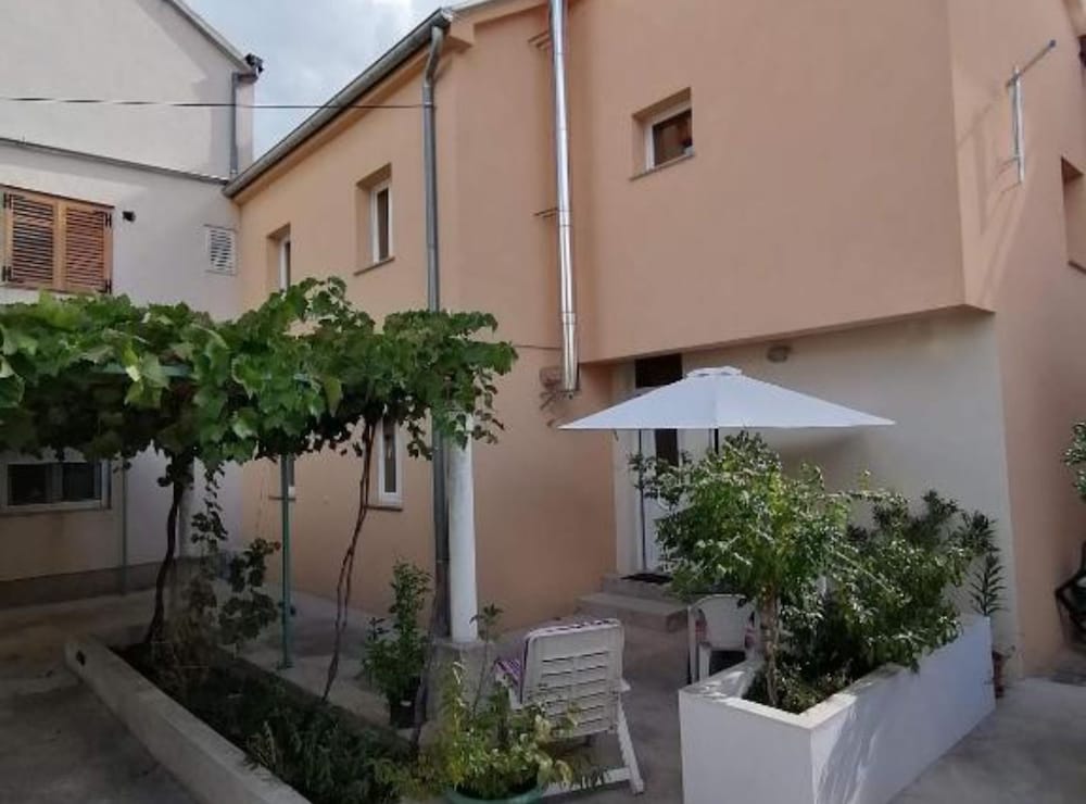 Die alte Schule Häuschen — hotel in Saint-Vith