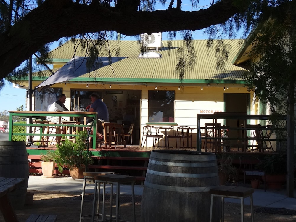 Gowrie Hotel Motor Inn — hotel near Oakey Army Aviation Centre