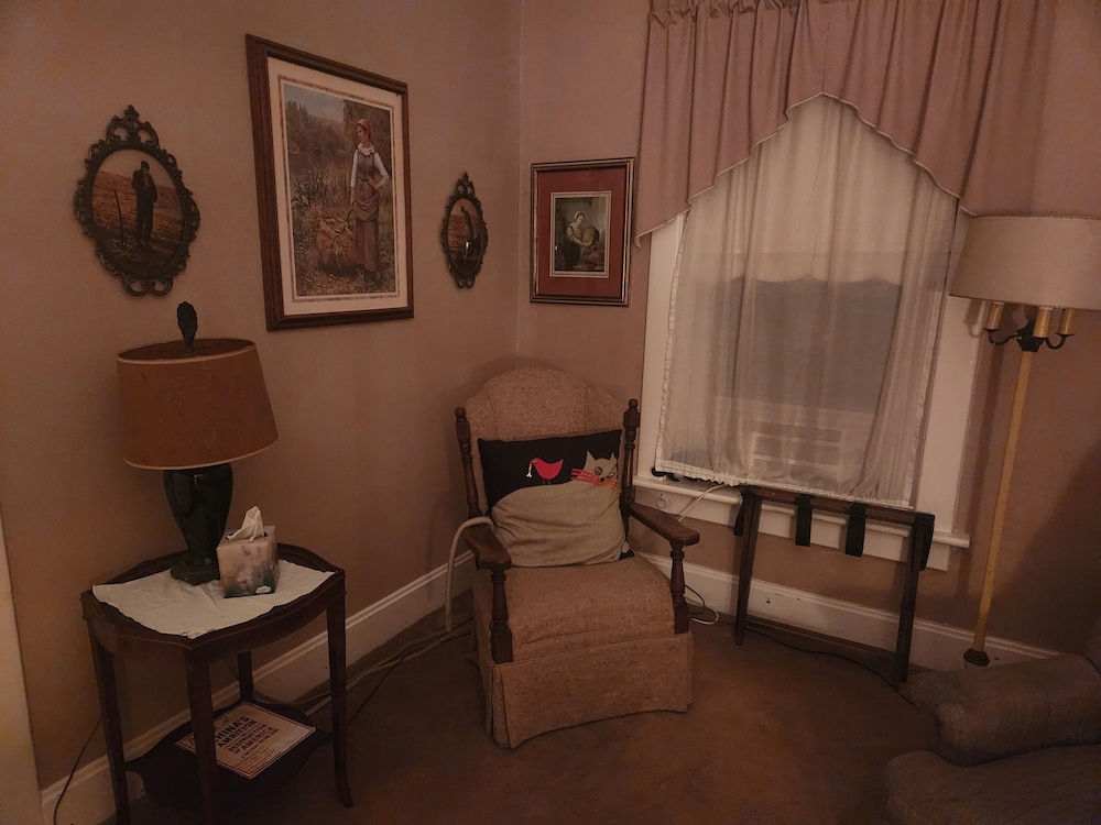 Inn of the Six Toed Cat - photo 20