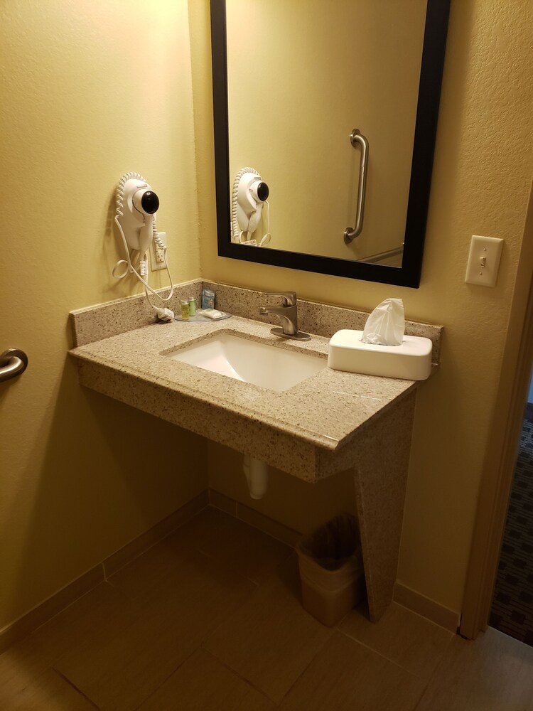 Cobblestone Hotel & Suites Jefferson - photo 24