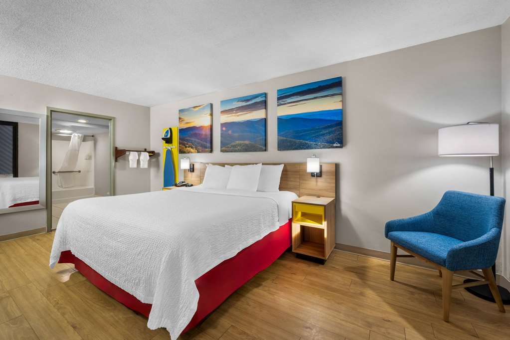Days Inn by Wyndham Raleigh Midtown - photo 27