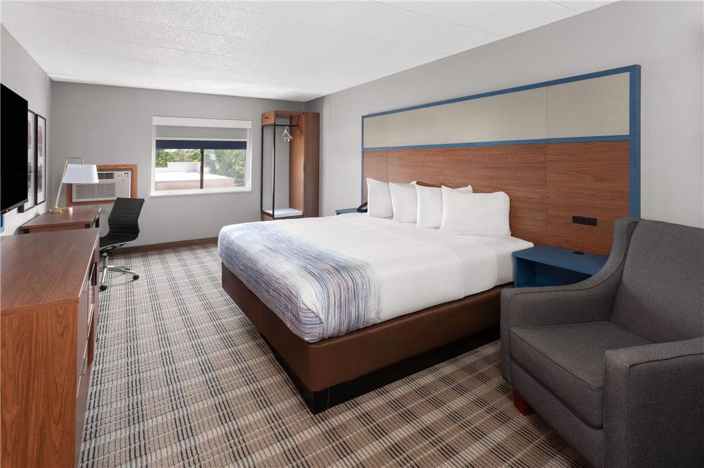 AmericInn & Suites By Wyndham Baraboo Event Center - photo 17