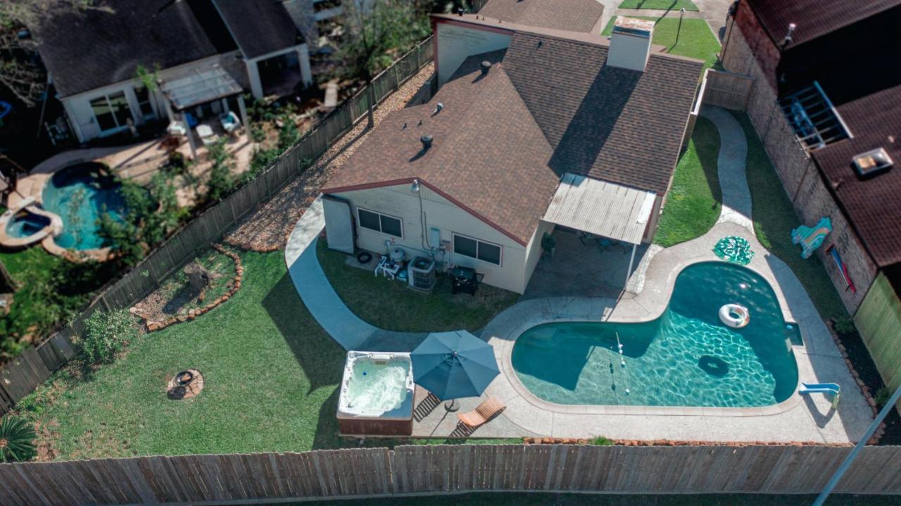 HoustonGem Private Pool & Hot Tub 20 Min to DT in Houston, United States