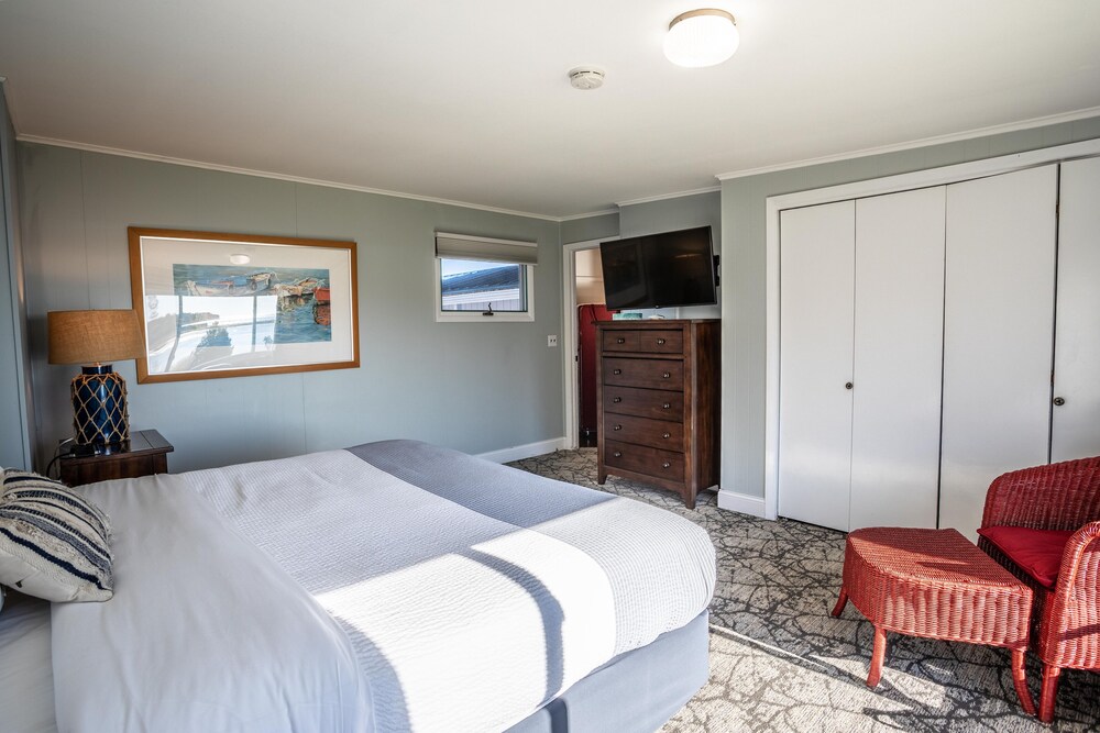 Beachfront Inn - photo 14
