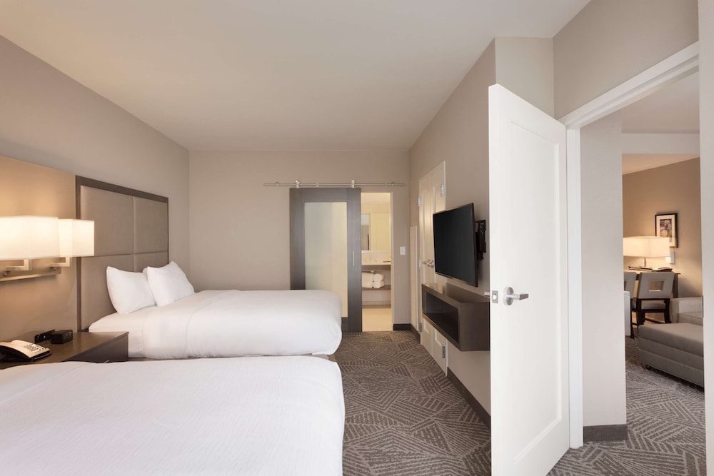 Embassy Suites by Hilton Kansas City Olathe - photo 7
