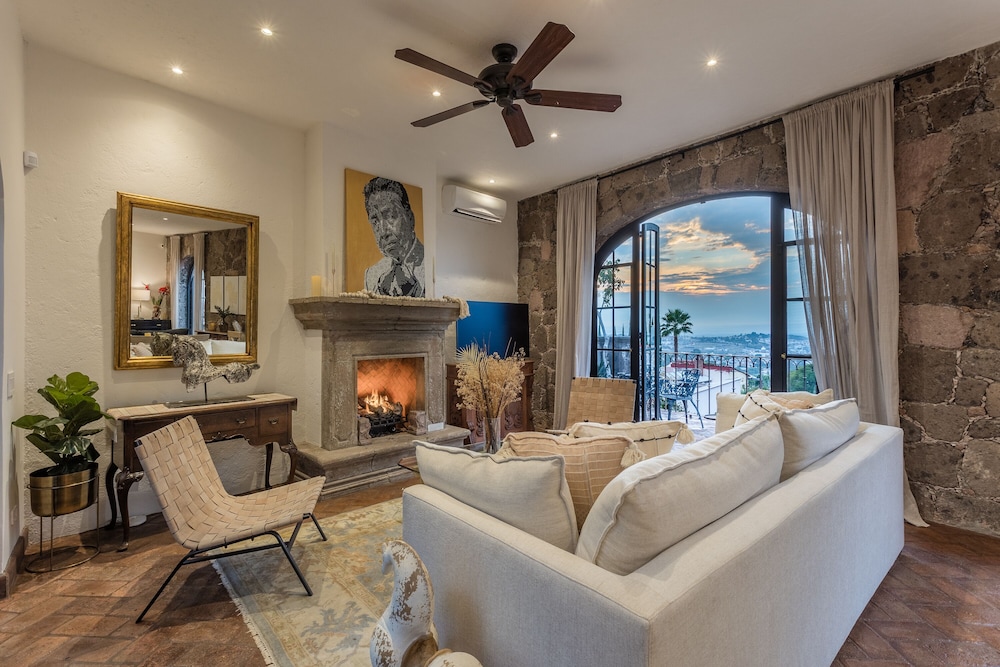 Panoramic Paradise 3BR Overlooking SMA in San Miguel De Allende, Mexico