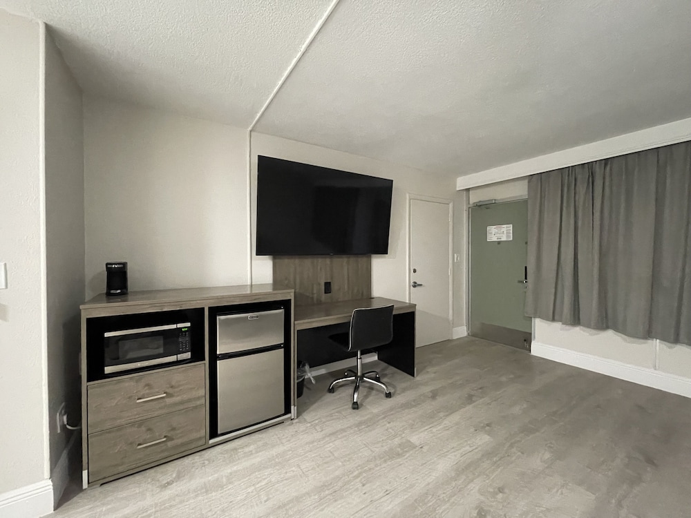Quality Inn & Suites Airport Cruise Port Hollywood - photo 6