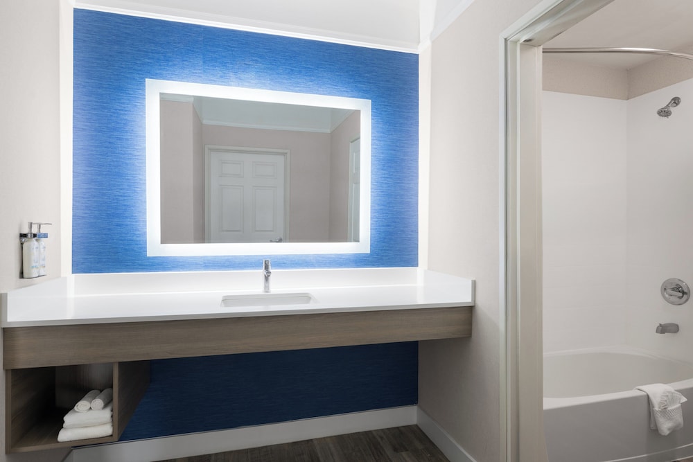 Holiday Inn Express Hotel & Suites San Dimas by IHG - photo 46