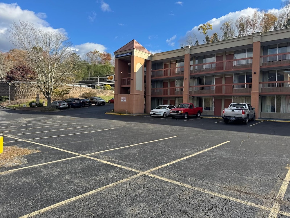 OYO Hotel Harriman near I 40 - photo 48