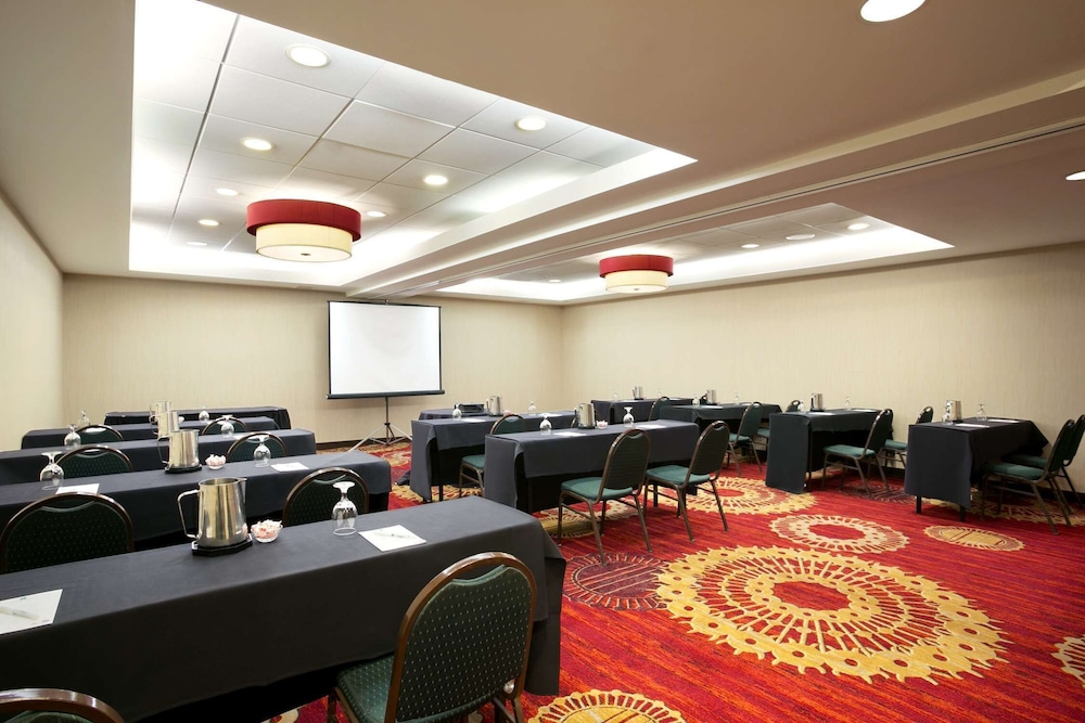 Embassy Suites by Hilton Cleveland Beachwood - photo 28