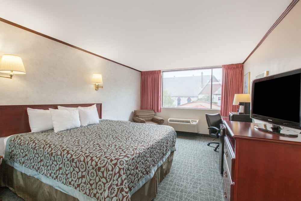 Schenectady Inn & Suites - photo 8