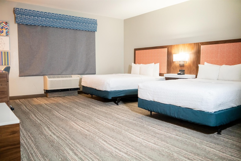 Hampton Inn Gonzales - photo 10