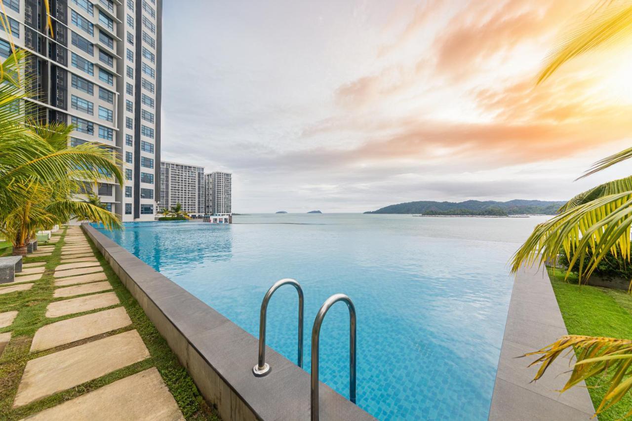 Charis Seaview Suites at Jesselton Quay Kota Kinabalu — 4-Star Luxury Hotel in Kota Kinabalu, Malaysia