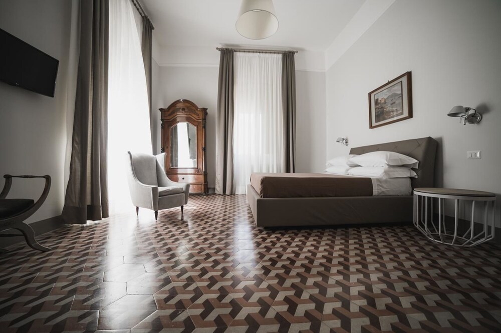 Villa Giordanelli — 4-Star Luxury Hotel in Scalea, Italy